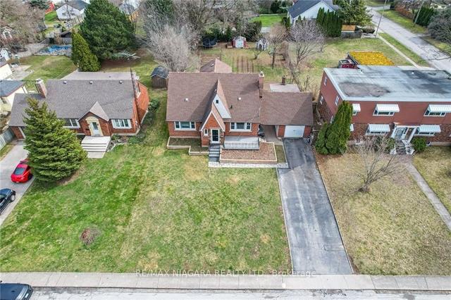 5720 Woodland Blvd, House detached with 4 bedrooms, 2 bathrooms and 7 parking in Niagara Falls ON | Image 34