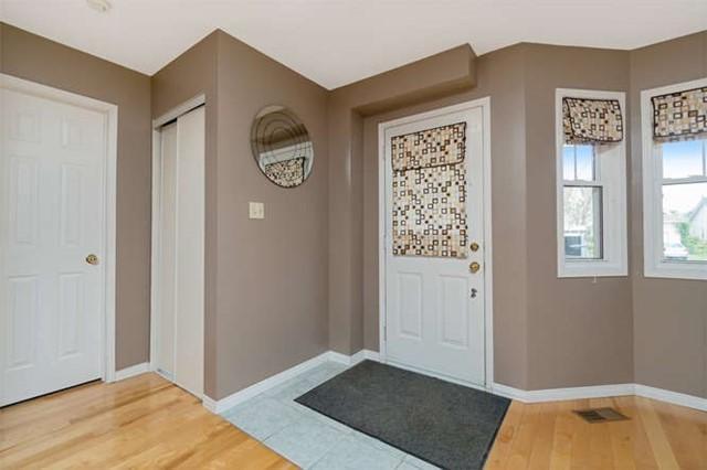 21 Dairy Dr, House attached with 3 bedrooms, 2 bathrooms and 2 parking in Halton Hills ON | Image 4