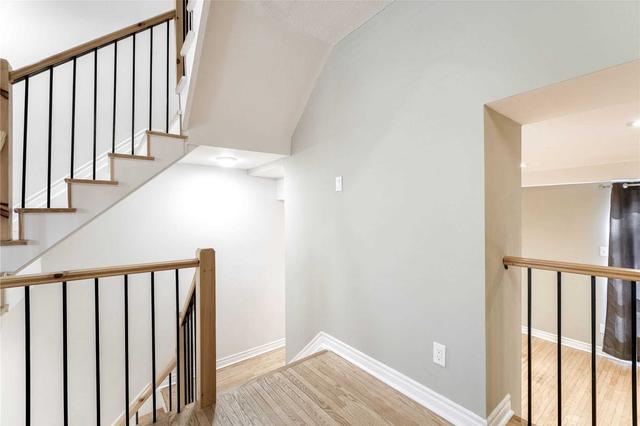 21 - 90 Castlebury Cres, Townhouse with 3 bedrooms, 2 bathrooms and 2 parking in Toronto ON | Image 3