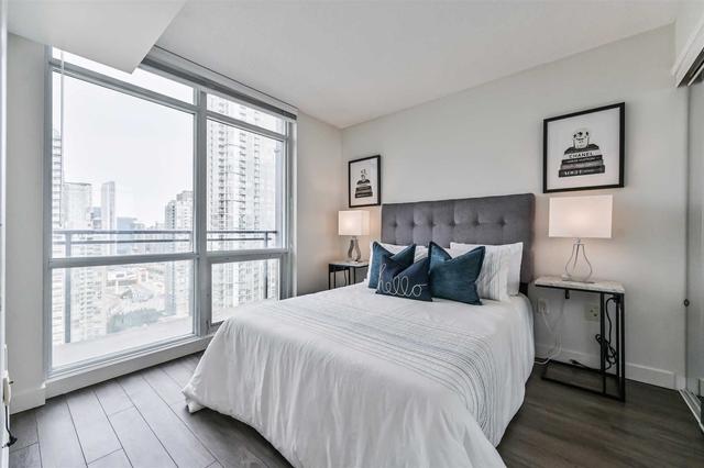 3208 - 15 Fort York Blvd, Condo with 2 bedrooms, 2 bathrooms and 1 parking in Toronto ON | Image 3