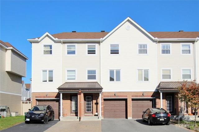 376 Moffatt Pond Court, Townhouse with 3 bedrooms, 4 bathrooms and 3 parking in Ottawa ON | Image 1