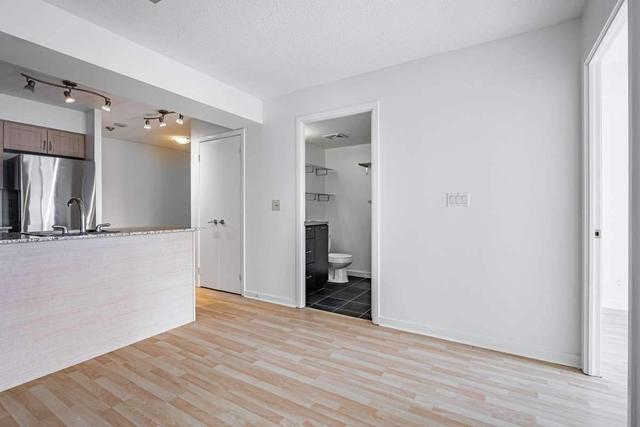 1102 - 76 Shuter St, Condo with 1 bedrooms, 1 bathrooms and 1 parking in Toronto ON | Image 4