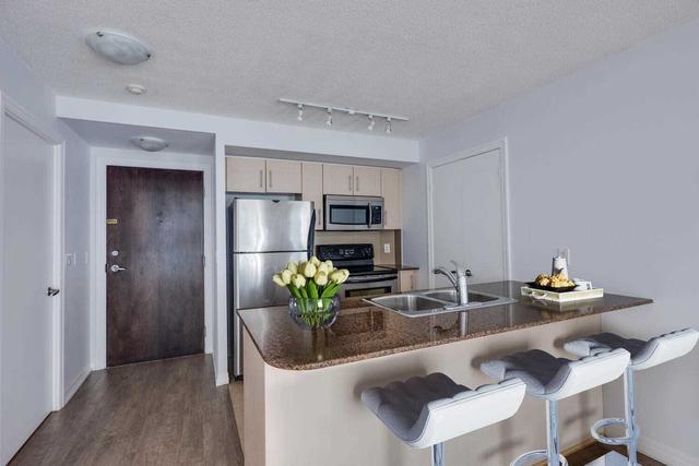 1405 - 12 Yonge St, Condo with 2 bedrooms, 2 bathrooms and 1 parking in Toronto ON | Image 3