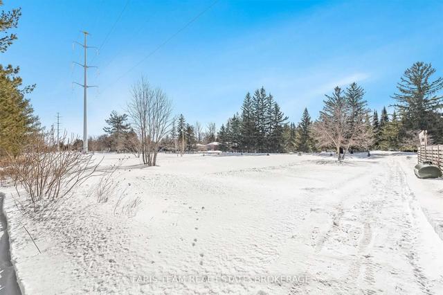 2512 Sunnidale Rd, House detached with 2 bedrooms, 1 bathrooms and 3 parking in Springwater ON | Image 24