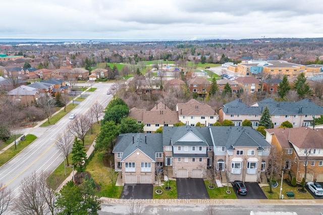 2 - 2051 Merchants Gate, Townhouse with 3 bedrooms, 3 bathrooms and 2 parking in Oakville ON | Image 31