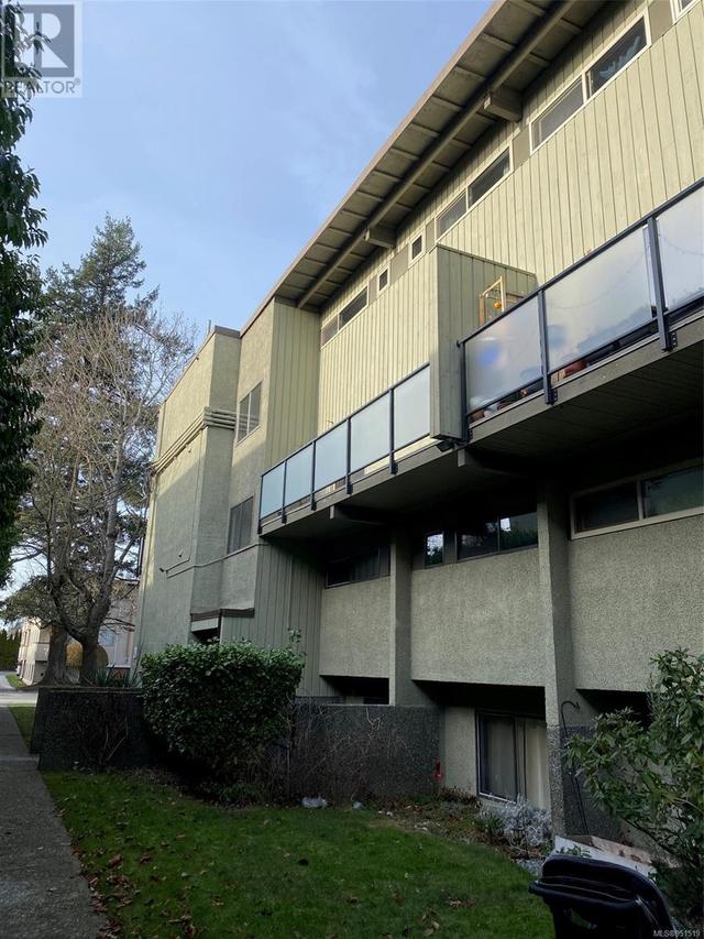 40 - 477 Lampson St, Condo with 3 bedrooms, 1 bathrooms and 1 parking in Esquimalt BC | Image 2