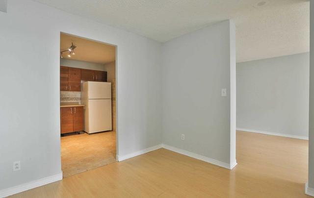 1014 - 155 Hillcrest Ave, Condo with 2 bedrooms, 1 bathrooms and 1 parking in Mississauga ON | Image 5
