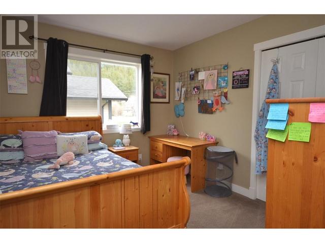 2912 Chase Falkland Road, House detached with 3 bedrooms, 2 bathrooms and 2 parking in Columbia Shuswap D BC | Image 38