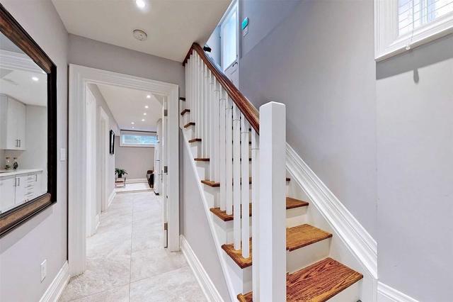 665 Millwood Rd, House semidetached with 3 bedrooms, 4 bathrooms and 2 parking in Toronto ON | Image 21