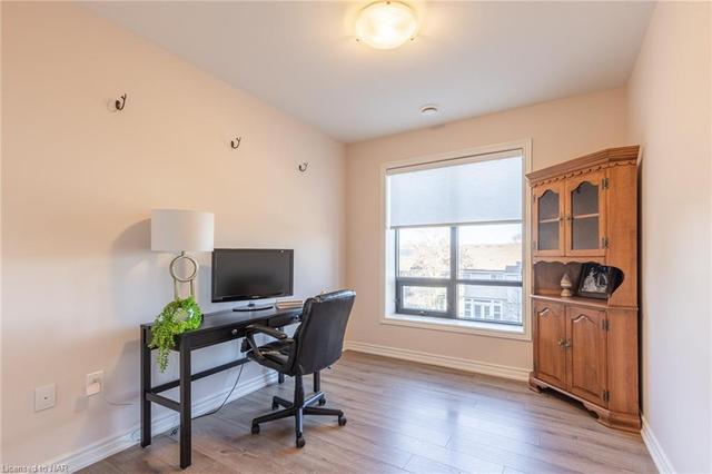305 - 16 Wood Street, House attached with 2 bedrooms, 2 bathrooms and 1 parking in St. Catharines ON | Image 4