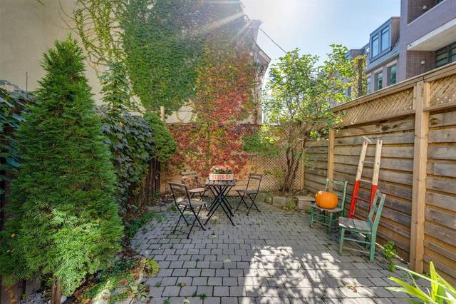 551 King St E, House semidetached with 1 bedrooms, 2 bathrooms and 1 parking in Toronto ON | Image 6