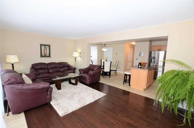 20 Clythe Creek Dr, House detached with 3 bedrooms, 2 bathrooms and 3 parking in Guelph ON | Image 2
