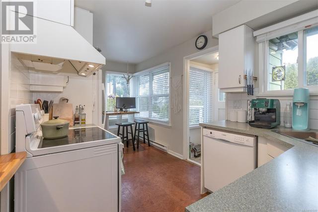875 Phoenix St, House detached with 4 bedrooms, 3 bathrooms and 3 parking in Esquimalt BC | Image 13