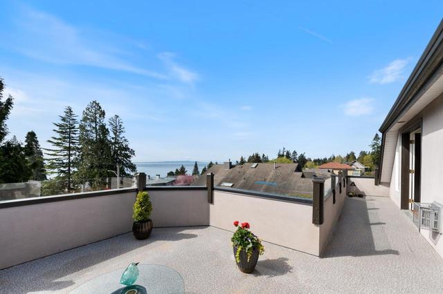 13407 Marine Drive, House detached with 8 bedrooms, 5 bathrooms and 12 parking in Surrey BC | Image 21