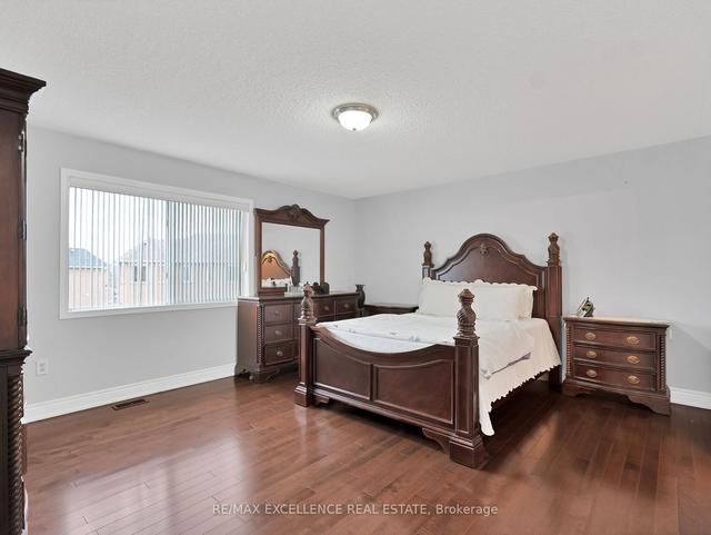 27 Dwyer Dr, House detached with 4 bedrooms, 4 bathrooms and 4 parking in Brampton ON | Image 9