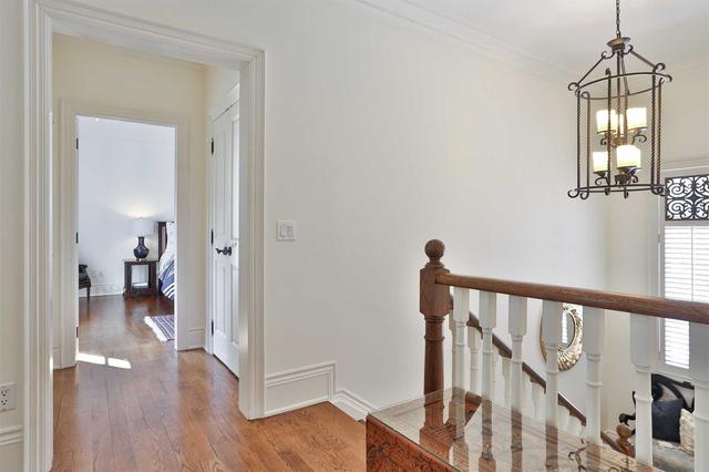 208 Moore Ave, House detached with 3 bedrooms, 5 bathrooms and 2 parking in Toronto ON | Image 10