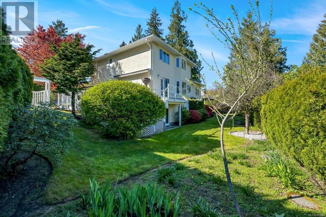 5199 Walema Crt, House detached with 5 bedrooms, 4 bathrooms and 4 parking in Saanich BC | Image 43