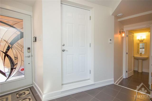 108 Greenfield Avenue, Townhouse with 3 bedrooms, 3 bathrooms and 2 parking in Ottawa ON | Image 5