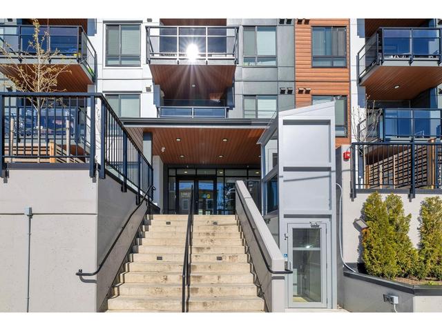 104 - 19825 54 Avenue, Condo with 3 bedrooms, 2 bathrooms and 1 parking in Langley BC | Image 3