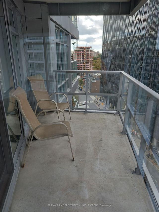 1008 - 2181 Yonge St, Condo with 2 bedrooms, 2 bathrooms and 1 parking in Toronto ON | Image 2