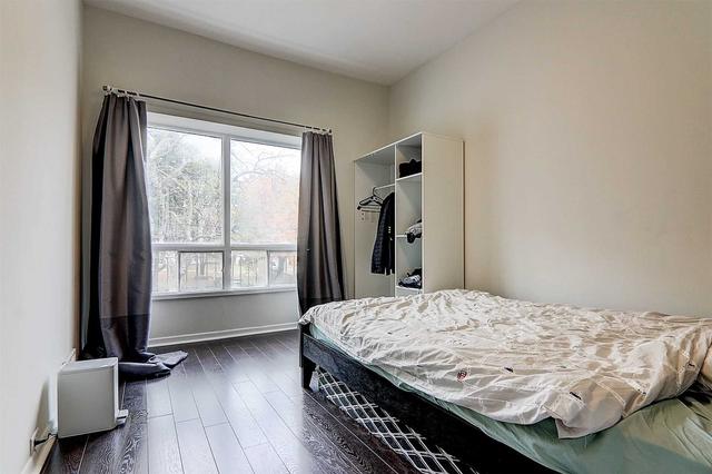 542 Manning Ave, House semidetached with 3 bedrooms, 4 bathrooms and 2 parking in Toronto ON | Image 8