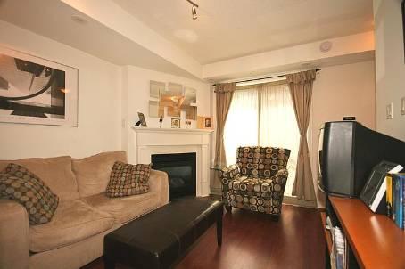 t1031 - 18 Laidlaw St, Townhouse with 2 bedrooms, 1 bathrooms and null parking in Toronto ON | Image 2