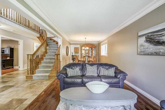 618 Phoebe Cres, House detached with 4 bedrooms, 3 bathrooms and 5 parking in Burlington ON | Image 2