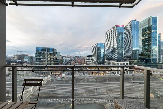 2015 - 15 Iceboat Terr, Condo with 1 bedrooms, 1 bathrooms and 0 parking in Toronto ON | Image 9