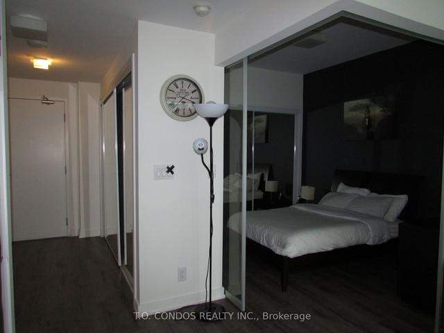 1901 - 12 York St, Condo with 1 bedrooms, 1 bathrooms and 0 parking in Toronto ON | Image 7