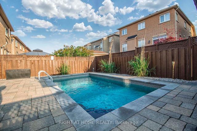 44 Robitaille Dr, House detached with 4 bedrooms, 3 bathrooms and 4 parking in Brampton ON | Image 1