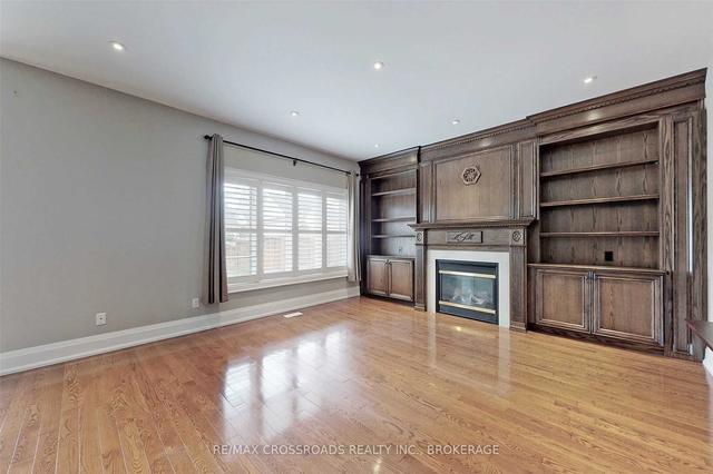 30 Woodgrove Tr, House detached with 4 bedrooms, 4 bathrooms and 2 parking in Markham ON | Image 3