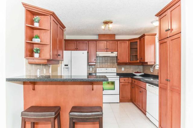 2 Terraview Cres, House attached with 2 bedrooms, 3 bathrooms and 2 parking in Guelph ON | Image 3