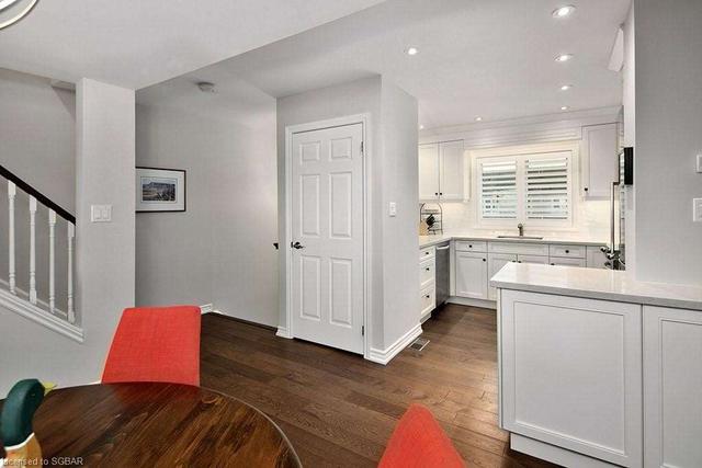 56 Cranberry Surf, Townhouse with 3 bedrooms, 3 bathrooms and 2 parking in Collingwood ON | Image 2