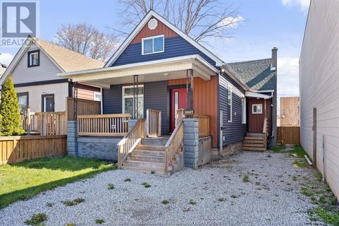 588 Caron, House detached with 3 bedrooms, 1 bathrooms and null parking in Windsor ON | Card Image