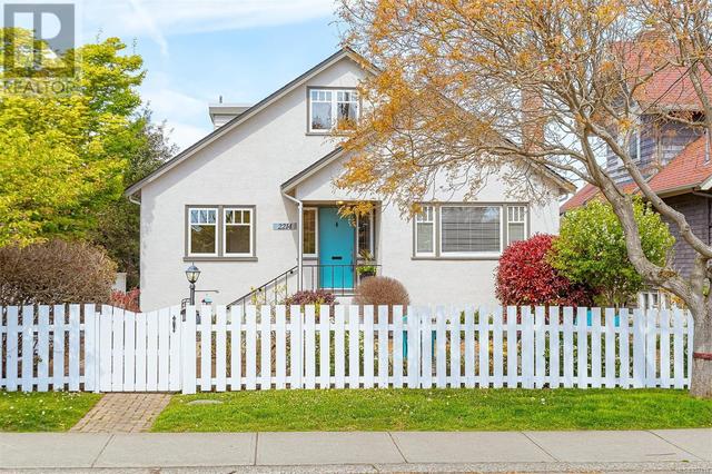 2214 Mcneill Ave, House detached with 4 bedrooms, 2 bathrooms and 3 parking in Oak Bay BC | Image 1