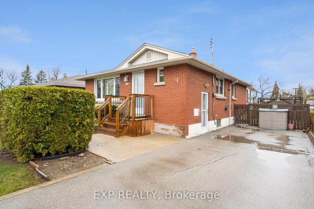 115 Mcelroy Rd E, House detached with 3 bedrooms, 2 bathrooms and 3 parking in Hamilton ON | Image 23