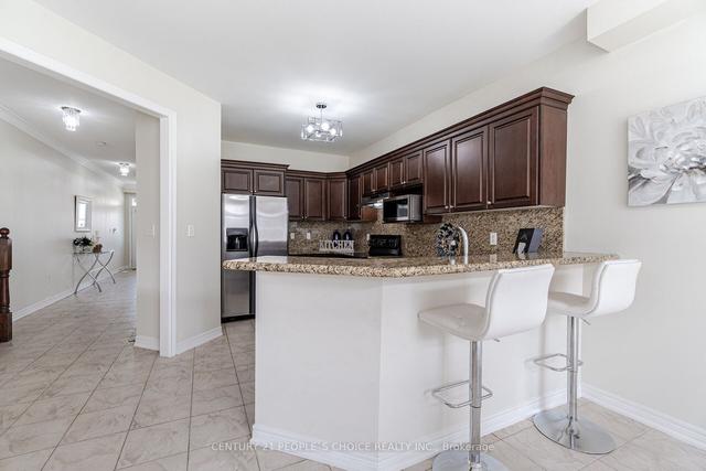 19 Dovehaven Cres, House detached with 4 bedrooms, 4 bathrooms and 6 parking in Brampton ON | Image 2