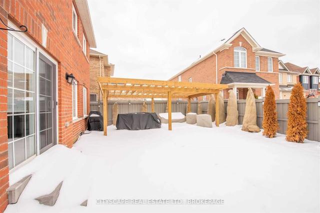 28 Red Ash Crt, House detached with 5 bedrooms, 5 bathrooms and 6 parking in Brampton ON | Image 39