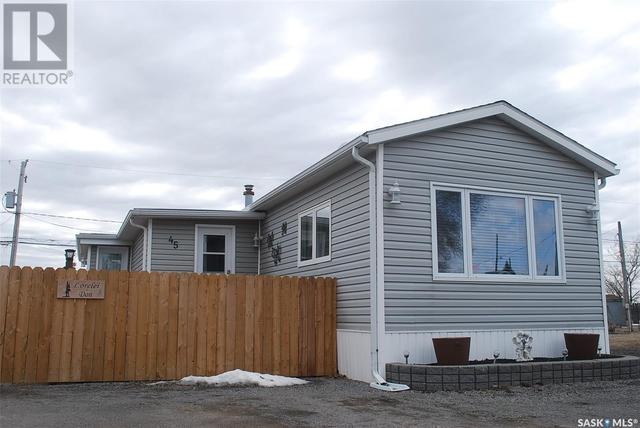 45 Walters Court, Home with 3 bedrooms, 1 bathrooms and null parking in Pilot Butte SK | Card Image