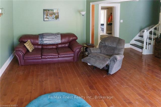 254 River St W, House detached with 2 bedrooms, 2 bathrooms and 4 parking in Tweed ON | Image 7