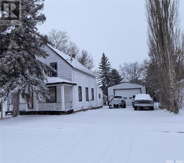 212 Main Street, House detached with 4 bedrooms, 1 bathrooms and null parking in Stoughton SK | Image 1