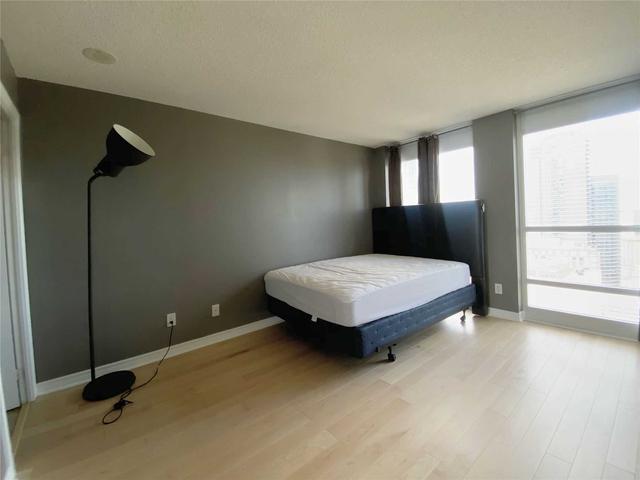 2705 - 763 Bay St, Condo with 2 bedrooms, 2 bathrooms and 0 parking in Toronto ON | Image 7
