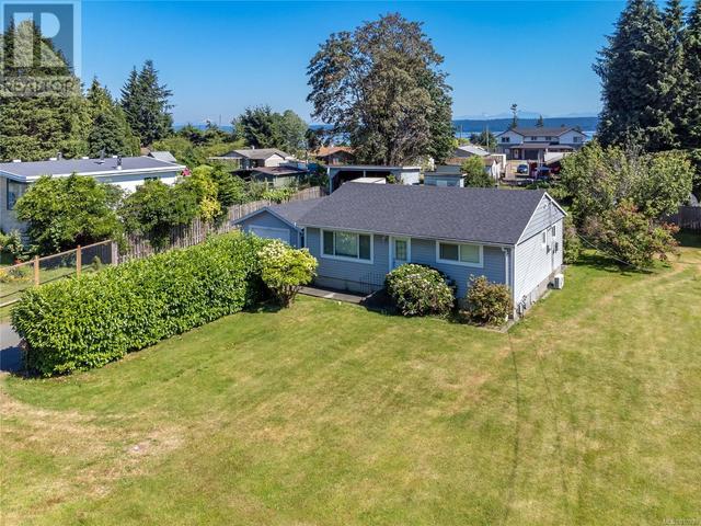 2267 Eardley Rd, House detached with 3 bedrooms, 1 bathrooms and 4 parking in Campbell River BC | Card Image
