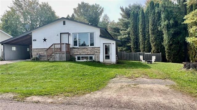 650 Stafford Street, House detached with 4 bedrooms, 2 bathrooms and 3 parking in Laurentian Valley ON | Image 3