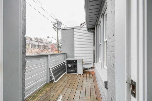 upper - 293 Augusta Ave, House attached with 2 bedrooms, 1 bathrooms and 0 parking in Toronto ON | Image 8