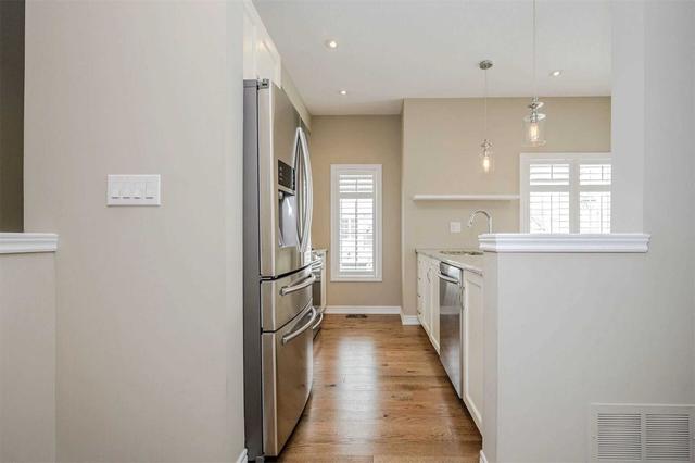 22 - 215 Dundas St, Townhouse with 3 bedrooms, 2 bathrooms and 2 parking in Hamilton ON | Image 2