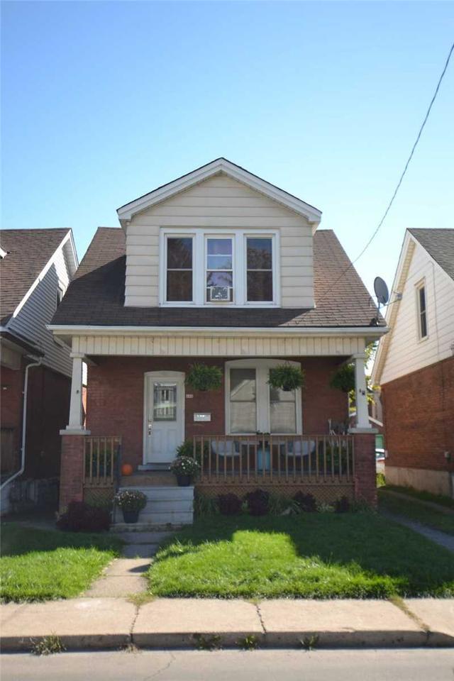 102 Belmont Ave, House detached with 3 bedrooms, 1 bathrooms and 2 parking in Hamilton ON | Card Image