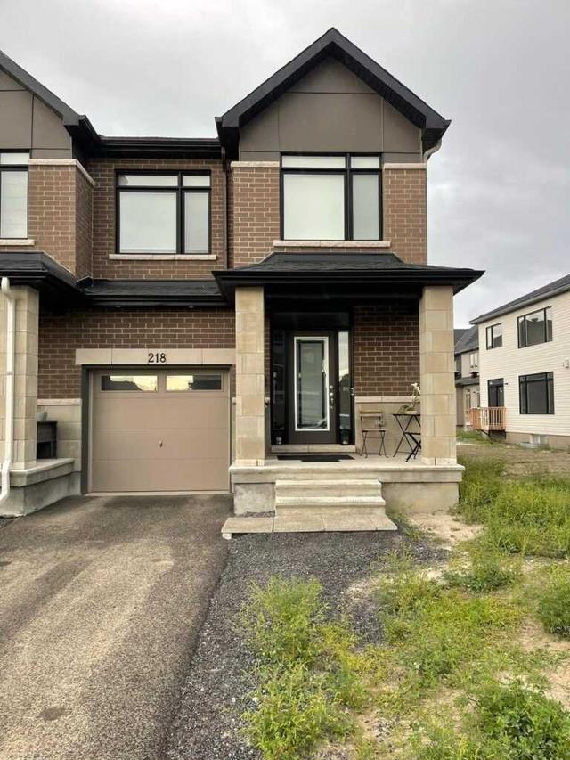 218 Zinnia Way, House attached with 3 bedrooms, 3 bathrooms and 3 parking in Ottawa ON | Image 1