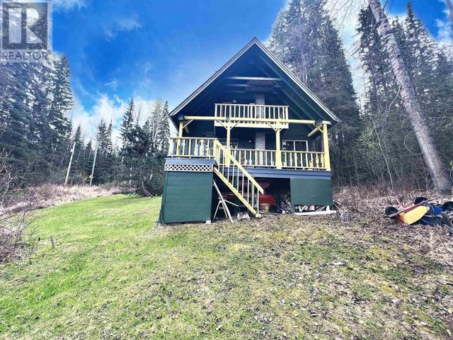 2288 Eagle Creek Road, Home with 2 bedrooms, 1 bathrooms and null parking in Cariboo H BC | Image 3