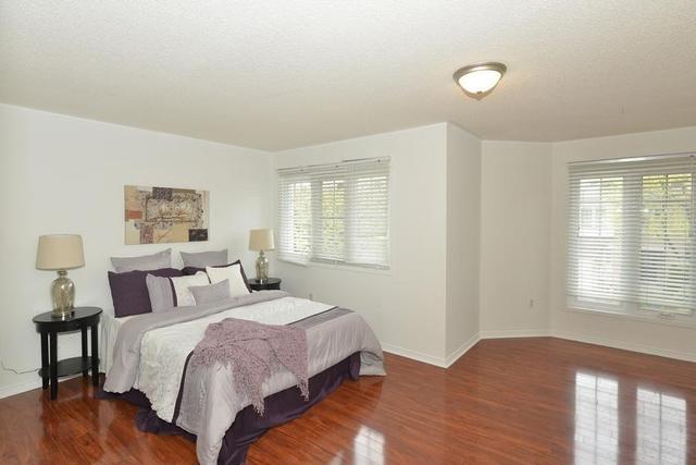 7 Kimberley Cres, Townhouse with 3 bedrooms, 4 bathrooms and 2 parking in Brampton ON | Image 13